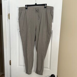 Old Navy women’s linen blend Gray Cargo Pants
